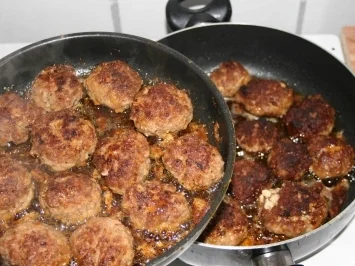 Frikadellen  (gefüllt) - Rezept