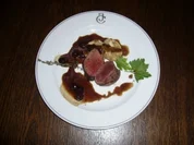 Rehfilet in Vanille mit Talern vom Pfifferlingsknödel an Blaubeersoße - Rezept