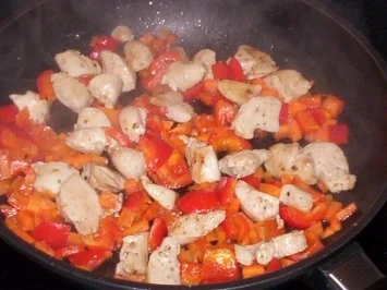 Rezept: Reispfanne mit Curry und Hähnbrustfilets Reispfanne mit Curry und Hähnbrustfilets - Rezept