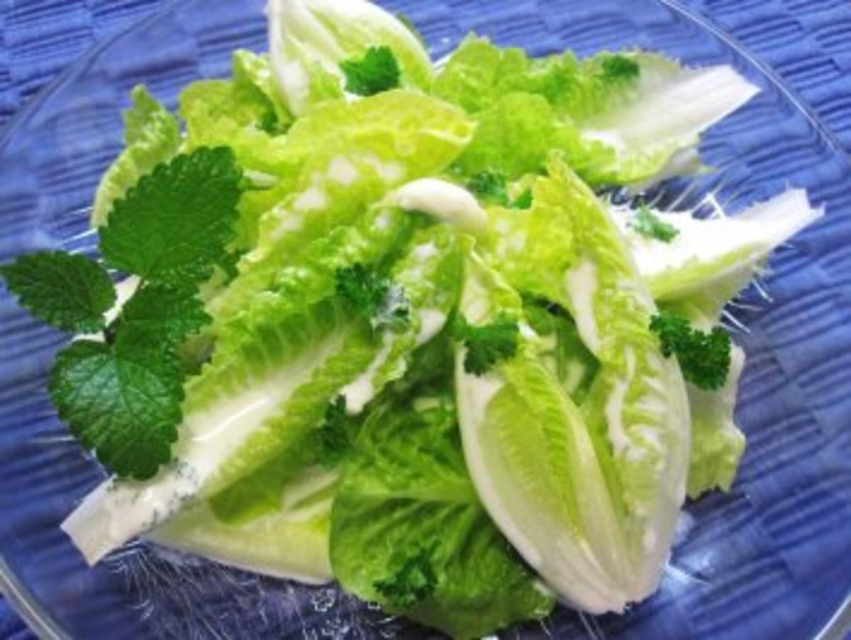Salat-Herzchen in saurer Sahne - Rezept