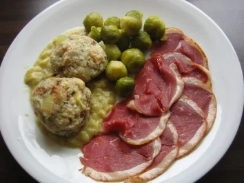 Käseknödel mit feinem Carpaccio von der Gänsebrust - Rezept