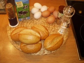 Semmelknödelscheiben selbstgemacht  mit Pfifferling-Sahne - Rezept