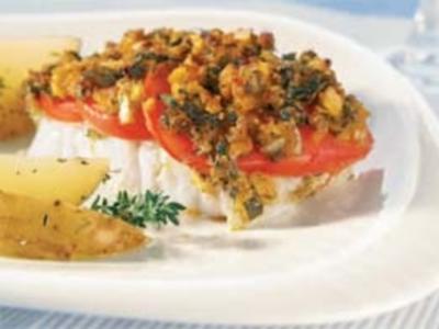 Steinbeißerfilet mit Tomaten-Kräuterkruste und Kartoffelspalten - Rezept
