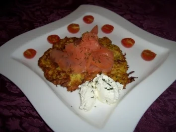 Rezept: Gemüsepuffer mit geräuchertem Lachs Gemüsepuffer mit geräuchertem Lachs - Rezept