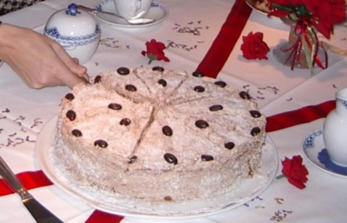 Omis Mokka-Buttercremetorte - Rezept mit Bild - kochbar.de