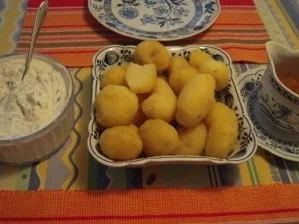 Pellkartoffeln mit Quark und Speckstippe - Rezept