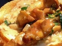 Rezept: Antipasto: Crostini mit Pfifferlingen Antipasto: Crostini mit Pfifferlingen - Rezept