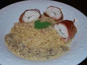 Hähnchenbrust im Speckmantel auf Pastasotto mit Gorgonzolacreme - Rezept