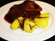 Rinderbeinscheiben in Rotweinsauce - Rezept