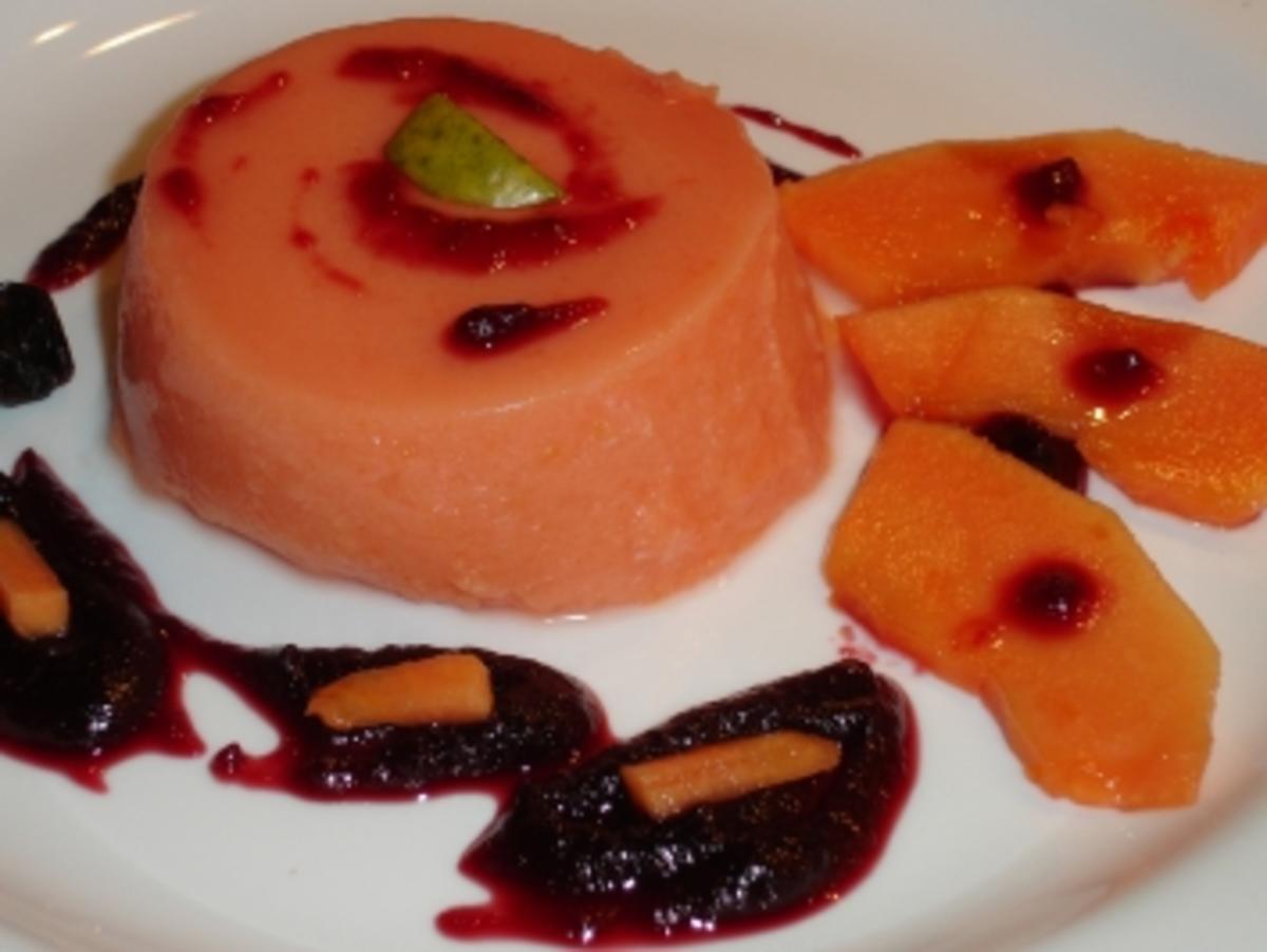 Papaya-Creme-Dessert mit Cranberry-Sauce - Rezept