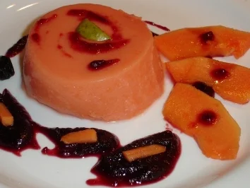 Rezept: Papaya-Creme-Dessert mit Cranberry-Sauce Papaya-Creme-Dessert mit Cranberry-Sauce - Rezept