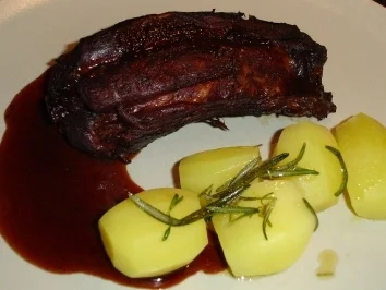 Kaninchen mit getrockneten Pflaumen und Rosinen in Rotweinsauce - Rezept - Bild Nr. 5