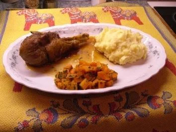 Rezept: Geschmorte Putenkeule mit Möhrengemüse Geschmorte Putenkeule mit Möhrengemüse - Rezept