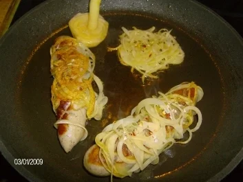 Verwickelte Bratwürste nebst Kartoffelpilz (Spiralschneider-Rezept) - Rezept - Bild Nr. 3