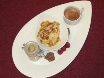 Finnische Pflaumencreme-Crêpes und heiße Schokolade mit Pfiff - Rezept