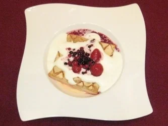 Rezept: Zuppa inglese mit Baiser und Beerenvariation Zuppa inglese mit Baiser und Beerenvariation - Rezept