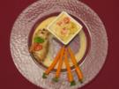 Basilikum-Putenroulade mit Kartoffel-Tomaten-Gratin und glasierten Babykarotten - Rezept