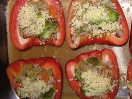 Paprika mit Gemüse- Hack- Füllung - Rezept