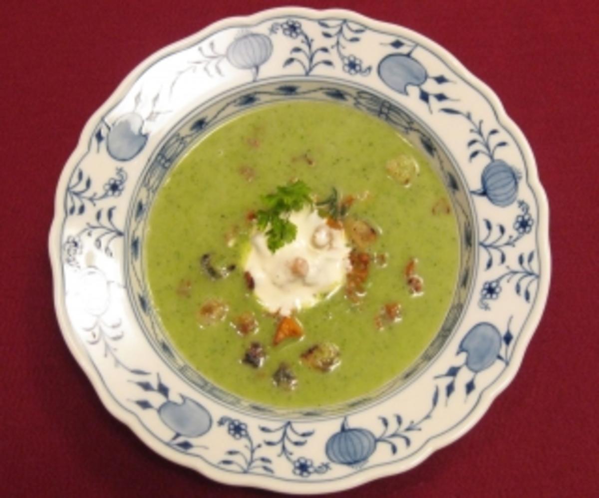 Bilder für Brokkolisuppe mit Creme-fraiche-Schaum - Rezept