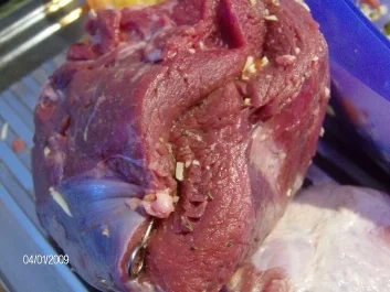 Rezept: Rinderbraten bunt gefüllt Rinderbraten bunt gefüllt - Rezept