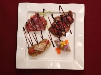 Trio vom Tunfisch mit Tomaten-Crostini (Hein Simons) - Rezept