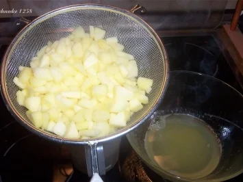 Apfel - Wein - Torte mit Quarkhaube - Rezept