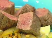 Rehnuss mit Birne, Pinienkernen und Blauschimmel - Rezept