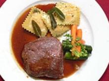 Beefsteak mit Süßkartoffel-Raviol und Baby-Gemüse - Mr Beef meets Miss Baby - Rezept