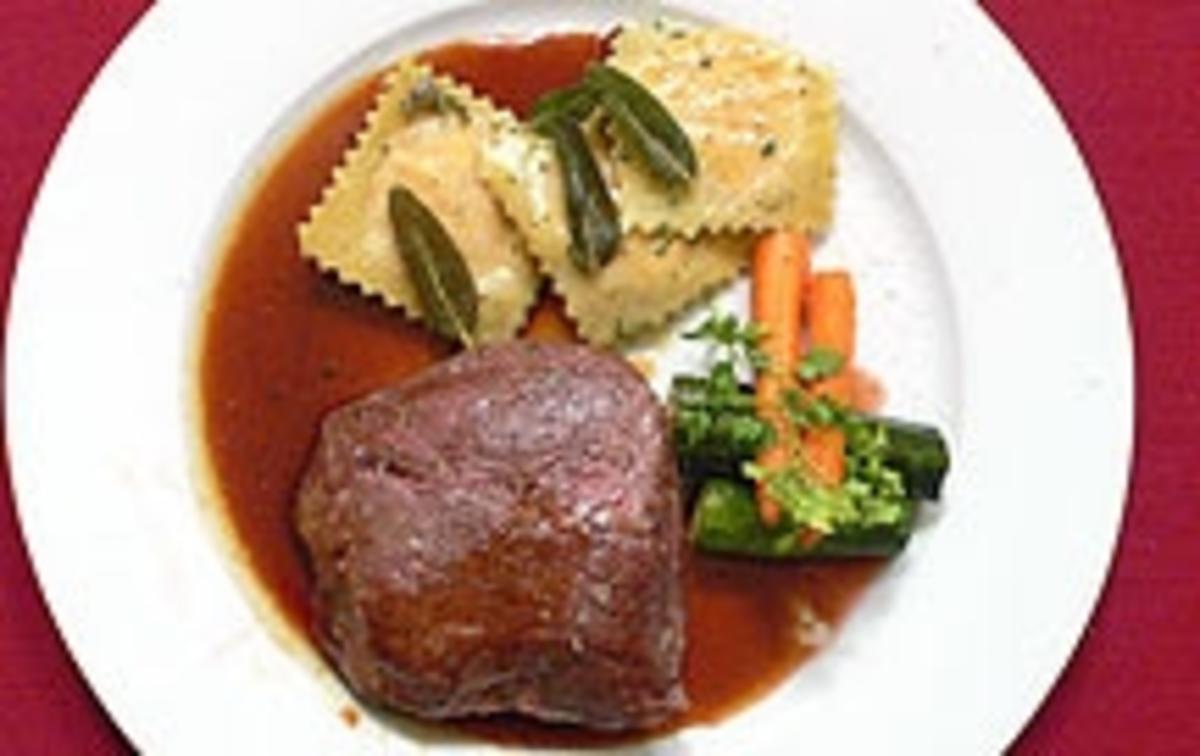 Bilder für Beefsteak mit Süßkartoffel-Raviol und Baby-Gemüse - Mr Beef meets Miss Baby - Rezept