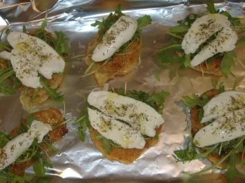 Rezept: Kalbsschnitzelchen mit Rucola und Mozzarella überbacken Kalbsschnitzelchen mit Rucola und Mozzarella überbacken - Rezept