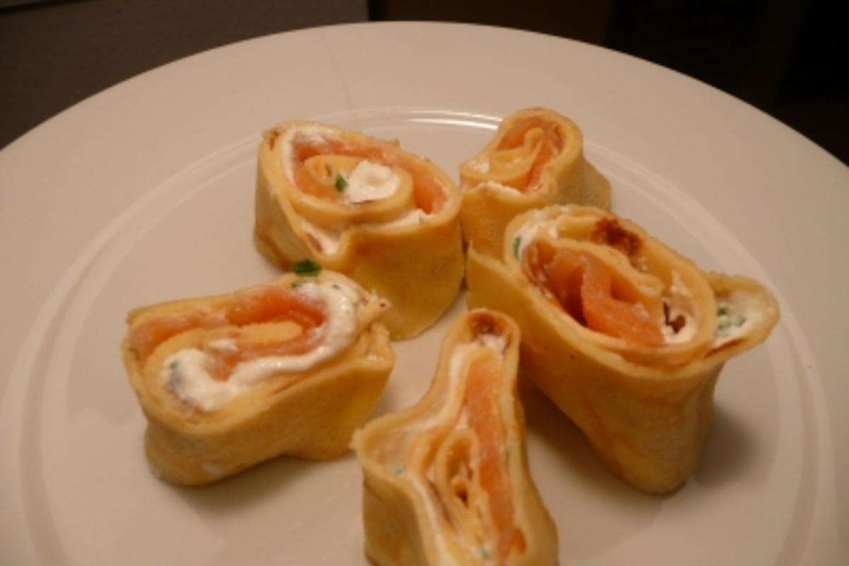 Gefüllte Pfannkuchenrollen mit Lachs - Rezept - kochbar.de