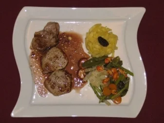 Rezept: Kalbsmedaillons in Portweinsoße mit Leipziger Allerlei am Pastanest Kalbsmedaillons in Portweinsoße mit Leipziger Allerlei am Pastanest - Rezept