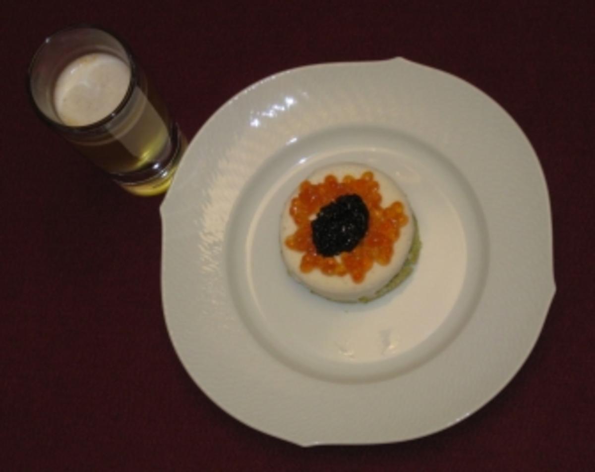 Weißer Tomatenschaum auf Pistazienbiskuit mit Kaviar und Tomatenconsomme - Rezept