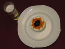 Weißer Tomatenschaum auf Pistazienbiskuit mit Kaviar und Tomatenconsomme - Rezept