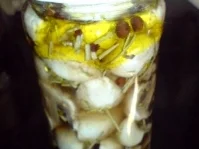 Rezept: Eingelegte Knoblauch-Champignons Bild Nr. 11 Eingelegte Knoblauch-Champignons - Rezept - Bild Nr. 11