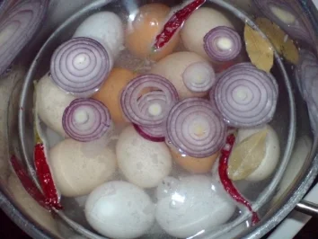 Feurige Chili-Eier - Rezept