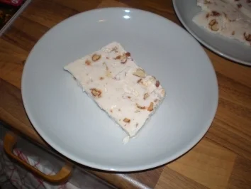 Eis mit gebrannten Mandeln - Rezept