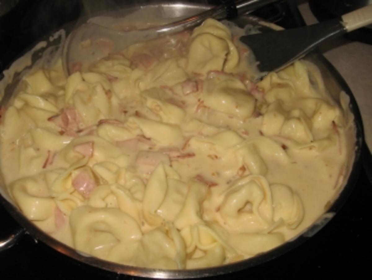 Käsetortellini in Schinken-Käsesauce - Rezept - Bild Nr. 4