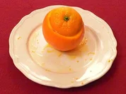 Citrus-Safransorbet in Navelorangen an Orangenlikör-Champagner-Frappé - Rezept