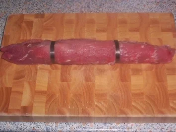 Gefülltes Schweinefilet mit Parmaschinken und Salbeiblättern - Rezept