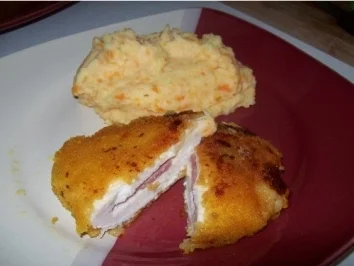 Rezept: Putenschnitzel Cordon bleu mit Möhren-Kartoffel-Püree Putenschnitzel Cordon bleu mit Möhren-Kartoffel-Püree - Rezept