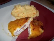 Putenschnitzel Cordon bleu mit Möhren-Kartoffel-Püree - Rezept