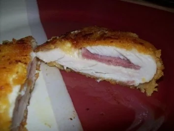 Rezept: Putenschnitzel Cordon bleu mit Möhren-Kartoffel-Püree Putenschnitzel Cordon bleu mit Möhren-Kartoffel-Püree - Rezept