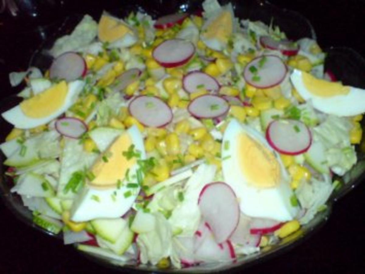 Bunter Salat mit Ei - Rezept