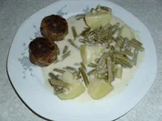 Gestofte Bohnen mit Frikadellen - Rezept