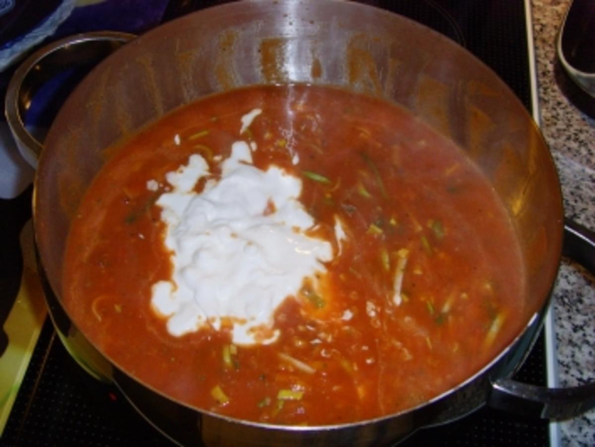 Tomatensuppe mit Lauch und saure Sahne - Rezept