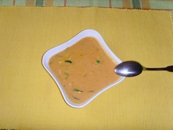Tomatensuppe mit Lauch und saure Sahne - Rezept