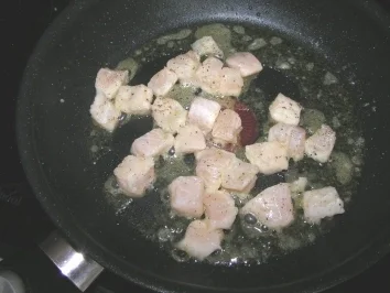 Bandnudeln mit Paprikasoße und Pangasiuswürfeln - Rezept