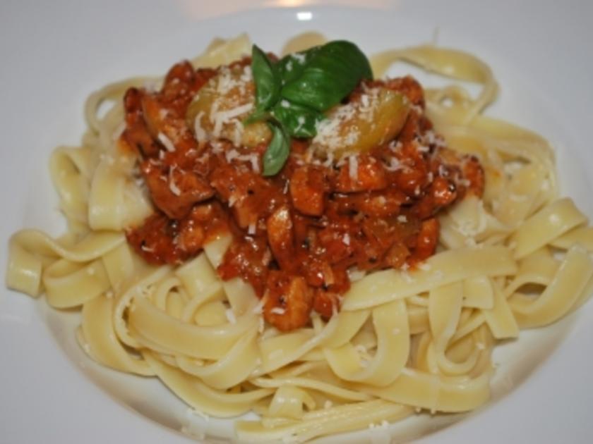 Tagliatelle mit Hähnchen-Feigen-Ragout - Rezept - kochbar.de