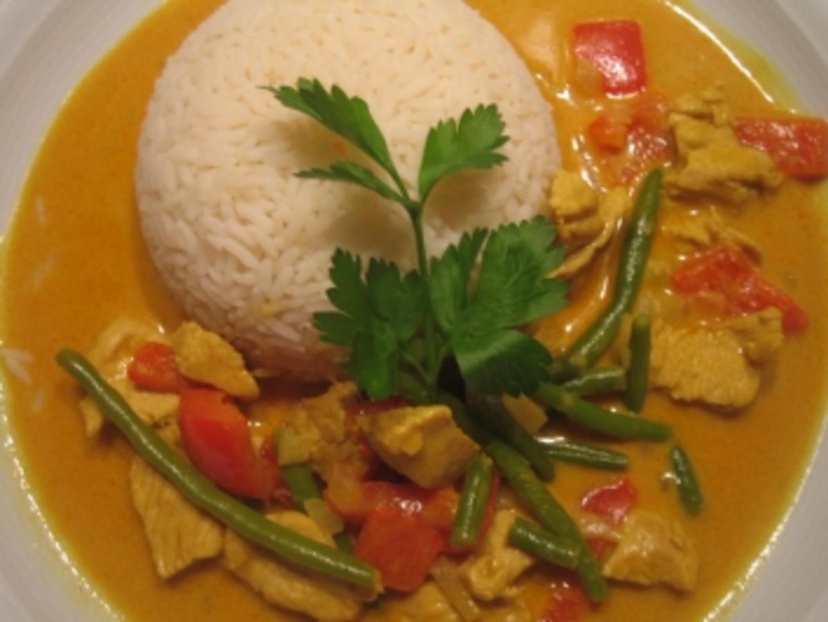 Curry-Hähnchen mit Bohnen, Paprika und Reis - Rezept